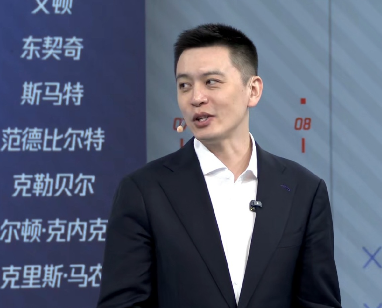 世俱杯-杨鸣离职后状态极佳，黑眼圈消失，解说完NBA还将参加杯赛开幕式